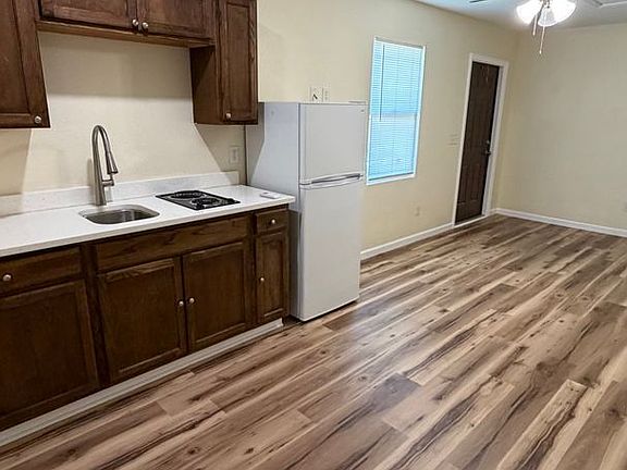 4th image of 143 Claire Ave N #101