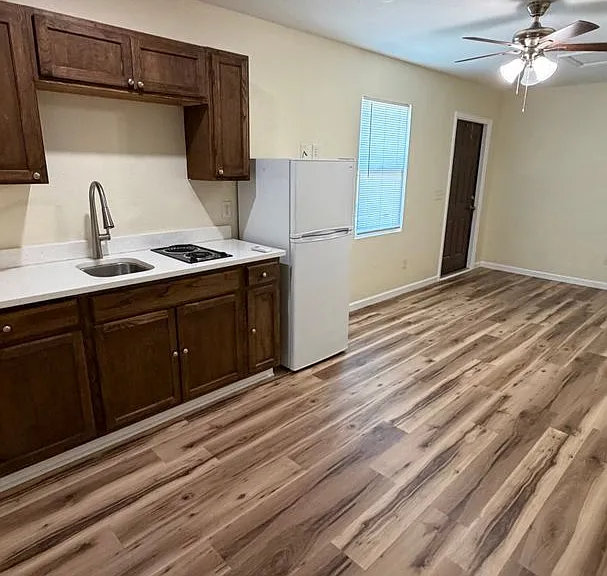 143 Claire Ave N #101 — Photo 4