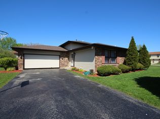 1989 Joseph St, Woodstock, IL 60098
