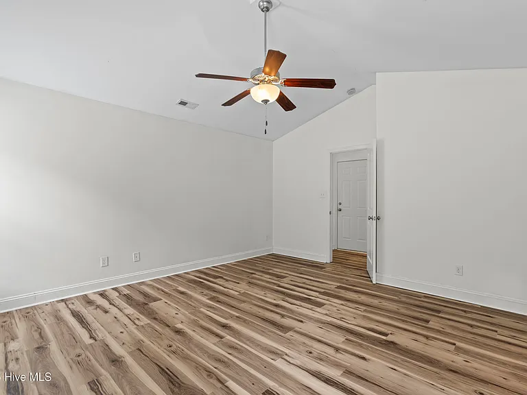216 Jasmine Ln — Photo 16