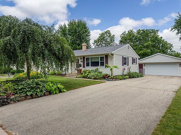 5th image of 306 Garnet Ln