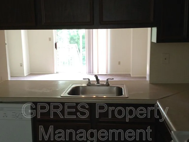 317 Garden Hill Dr — Photo 7