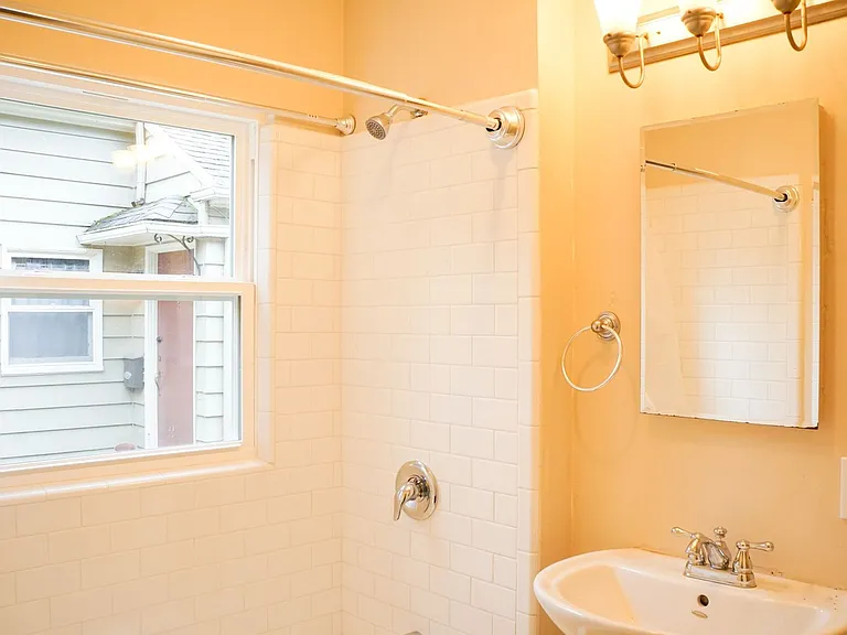 2031 NW Johnson St #2 — Photo 9