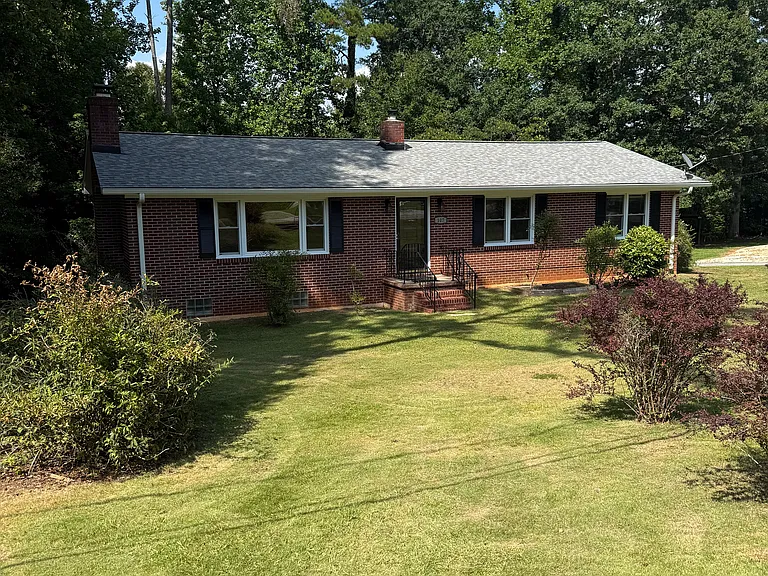 107 Knapp St — Photo 1