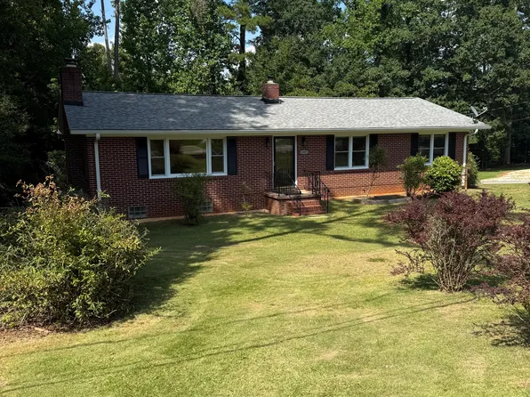 107 Knapp St, Walhalla, SC 29691