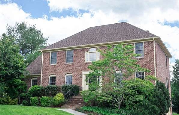 1st image of 416 Meadows Dr