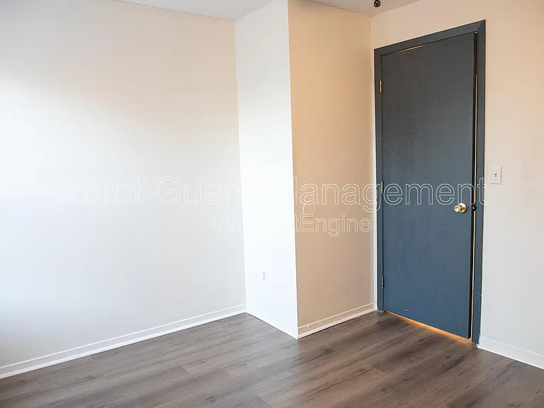 107 W Gold Coast Rd — Photo 29