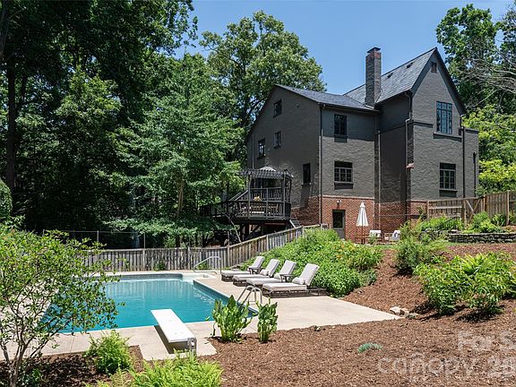 3rd image of 21 Lynwood Rd