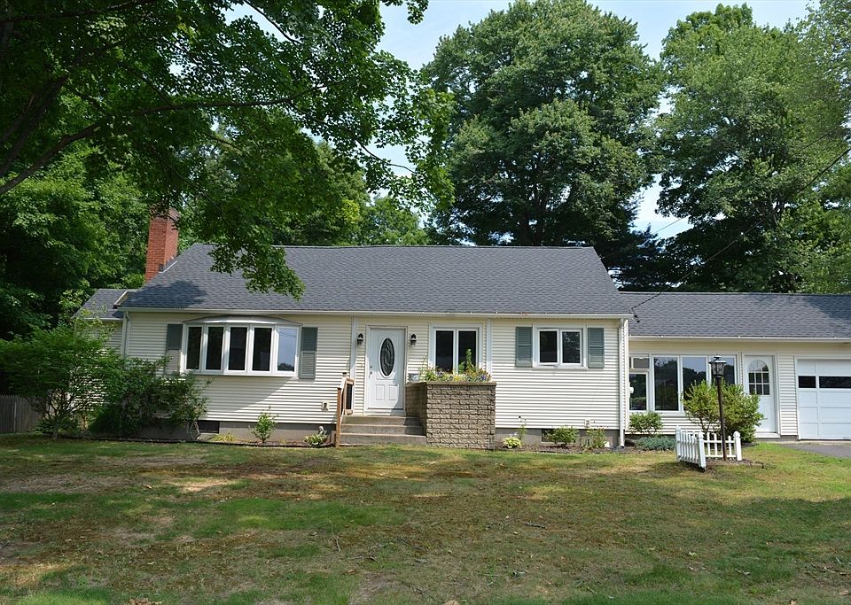 1st image of 18 Highland Park Dr