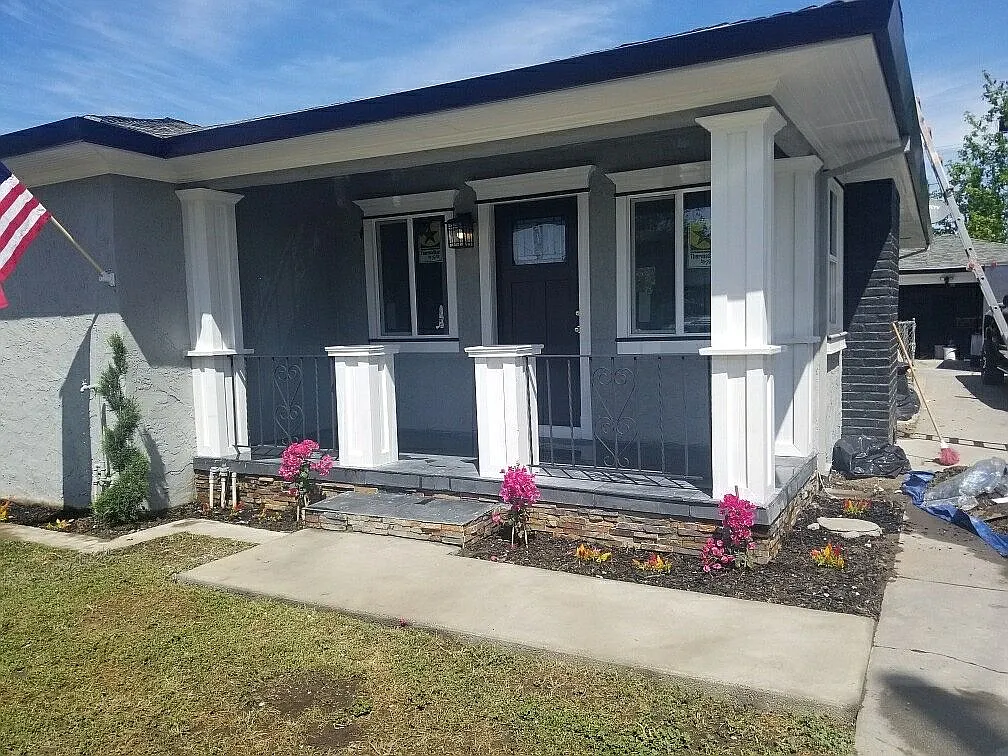 2463 E Oak St photo 1