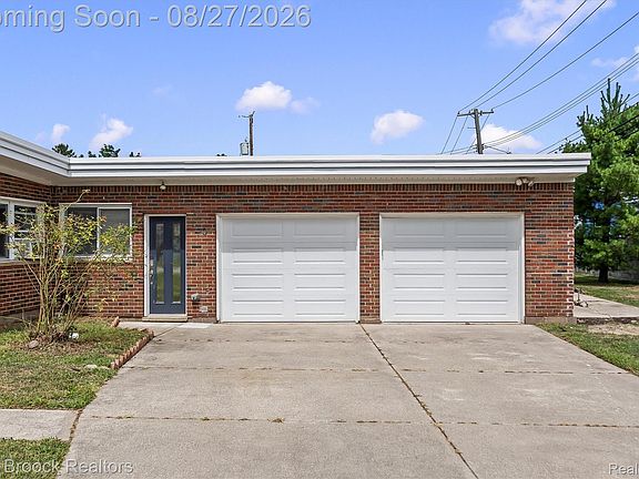 2nd image of 40 Regents Dr