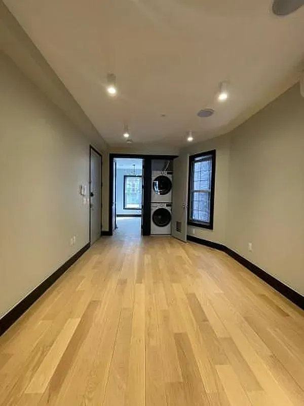2 bed, 1000 sqft, $2,699 — Photo 3