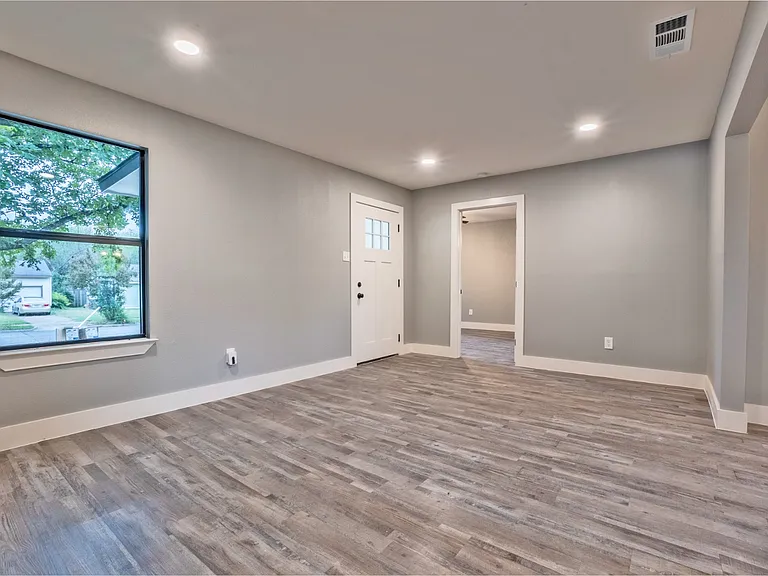 2423 Fenwick Dr — Photo 15