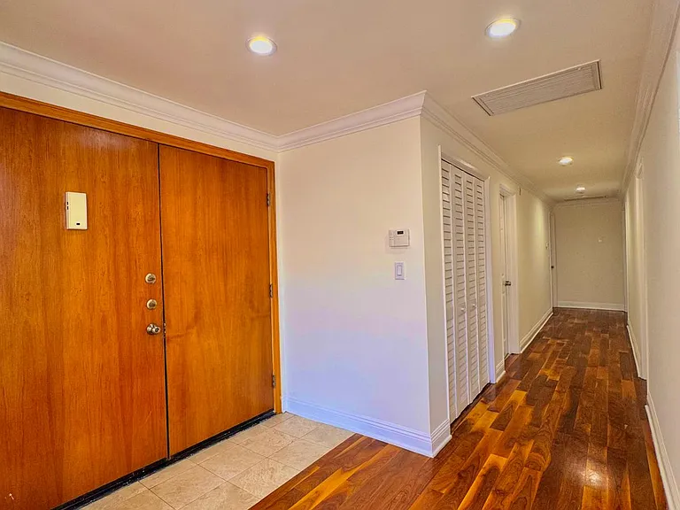 11812 Gorham Ave #Penthouse 1 — Photo 4