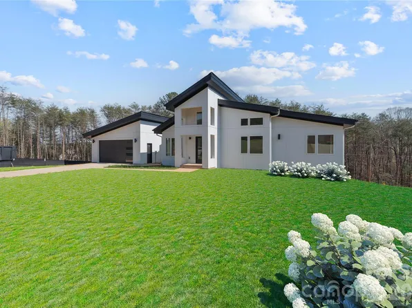 5733 Selkirk Dr, Hickory, NC 28601