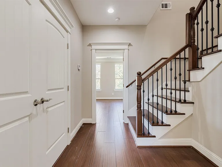 1244 W 26th St — Photo 32