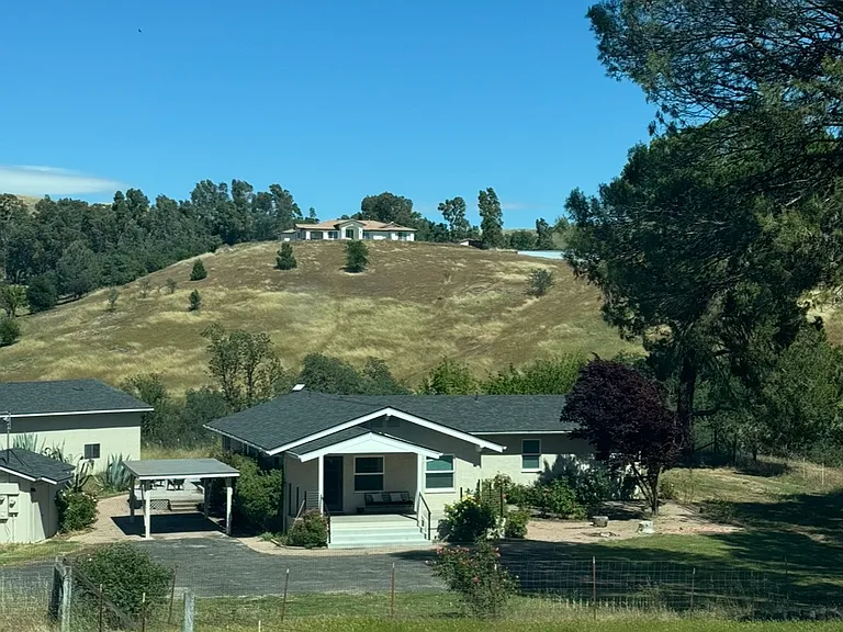 4170 Templeton Rd — Photo 2