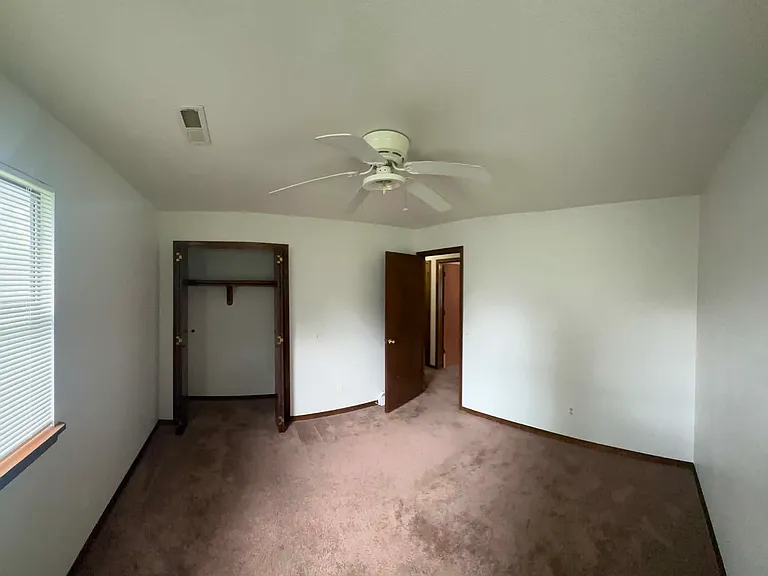 504 W Benton St — Photo 6