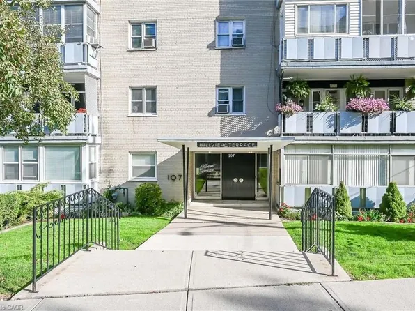 107 Saint Josephs Dr #405, Hamilton, ON L8N 2G1