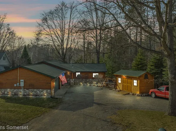 104 Hazelwood Dr, Prudenville, MI 48651