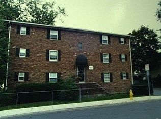 3 Dean St APT 1A, Stamford, CT 06902