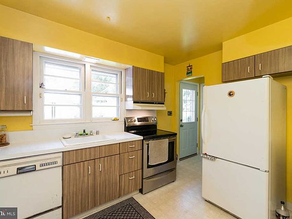 5th image of 2025 Devere Ln