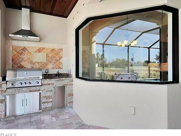 5th image of 4208 SW 19th Ave