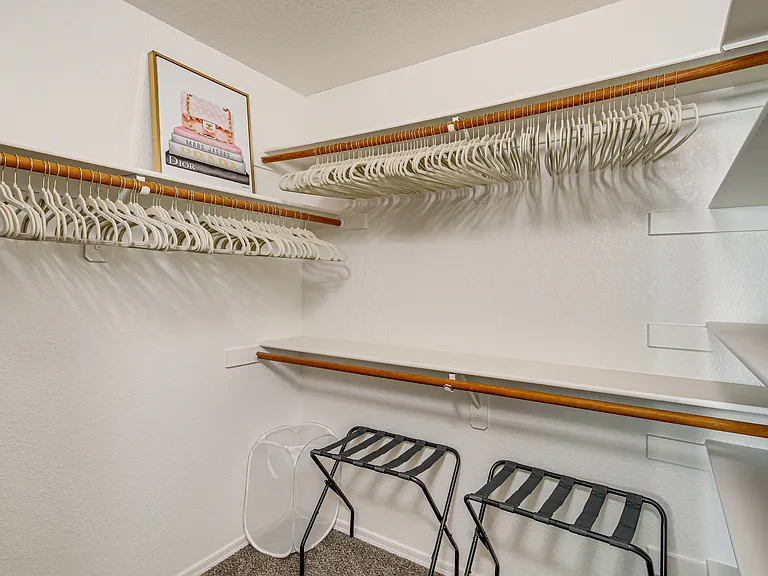 2811 Oakridge Dr — Photo 16