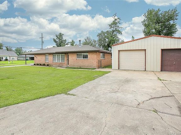 4th image of 2926 Mary Ann Dr
