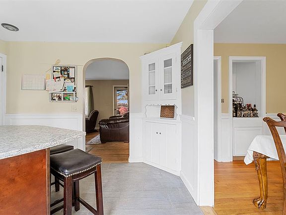 3rd image of 41 Kendall Ave
