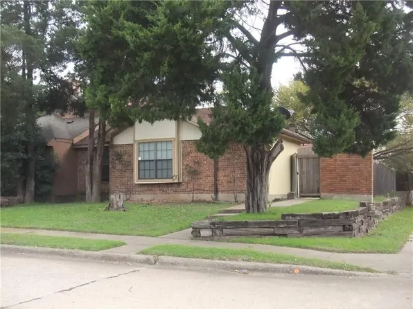 10204 Oak Terrace Cir, Dallas, TX 75227