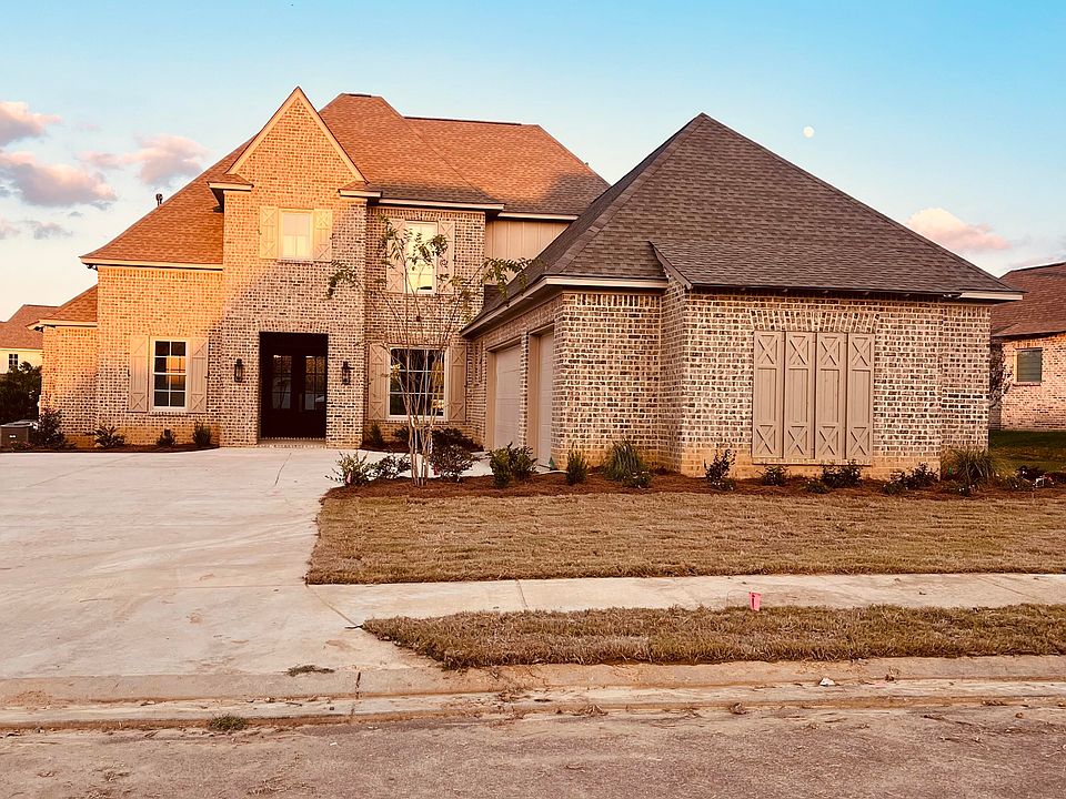 1st image of 106 Venice Cir