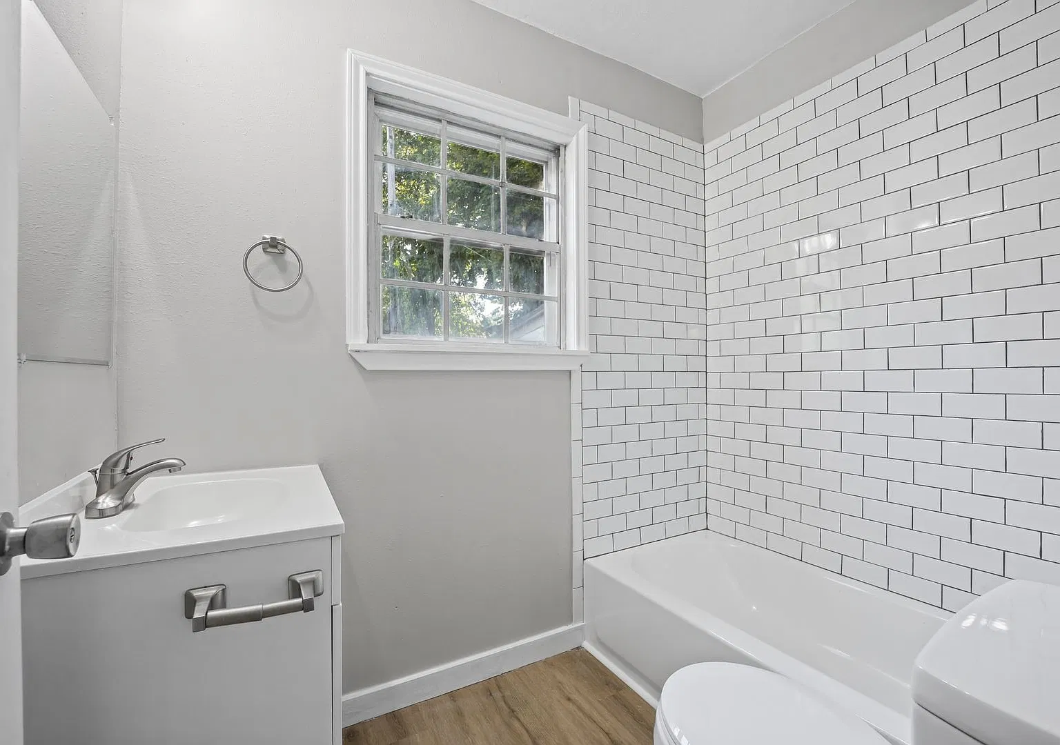 Move-In Special: 1st Month Free Freshly Updated 3 Bedroom House — Photo 4