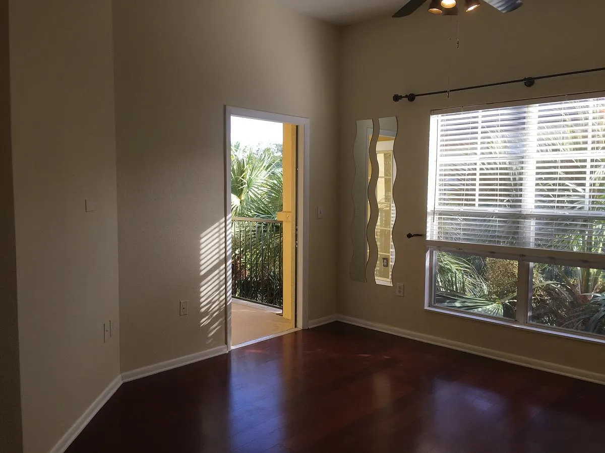 Building Photo - 2421 W Horatio St #832