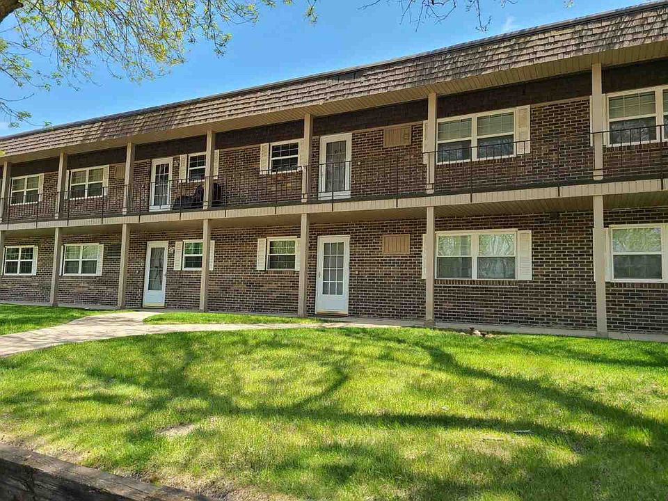 1st image of 1800 Country Club Dr Unit 117