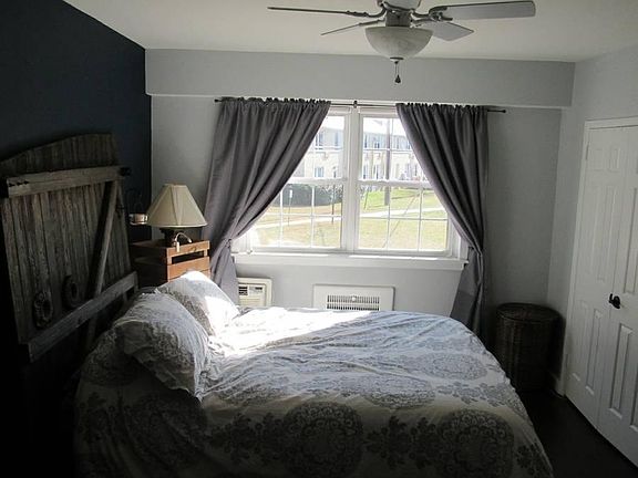 3rd image of 4352 N Pershing Dr APT 1