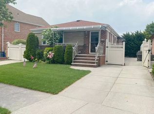 14711 5th Ave, Whitestone, NY 11357