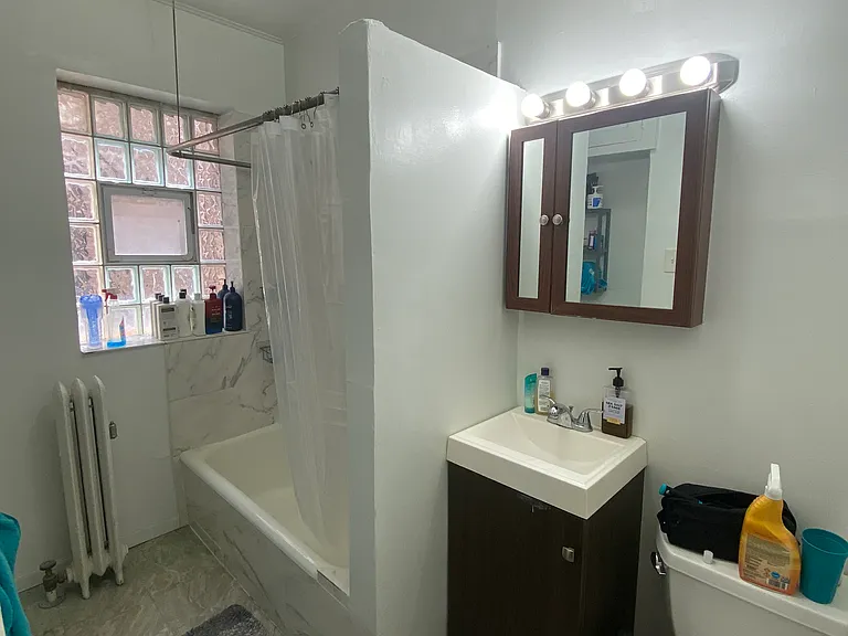 1235 W Greenleaf Ave #2N — Photo 9