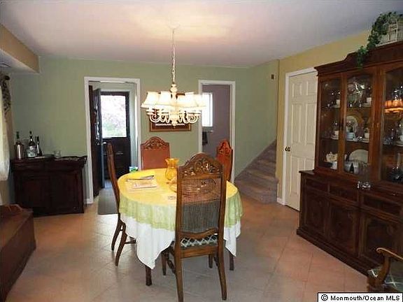 5th image of 174 Leslie Ln