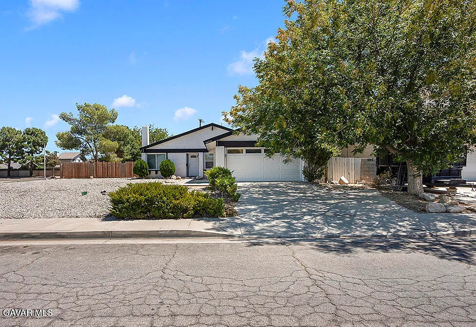 4 bed, 2.0 bath, 1360 sqft, $2,795 — Photo 1