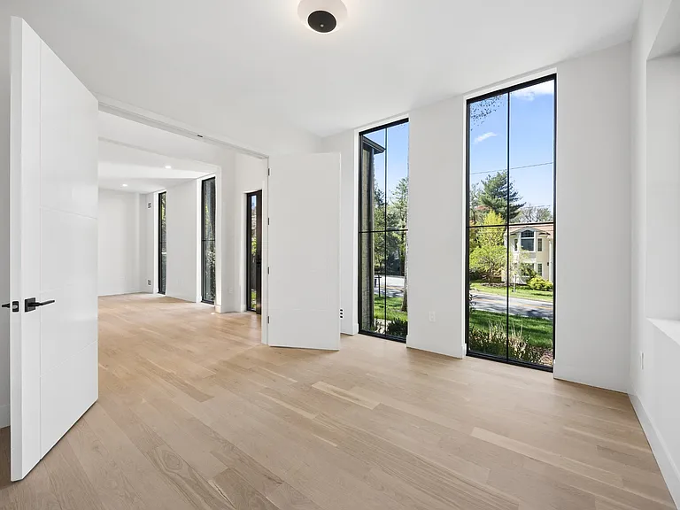 242 Hardenburgh Ave — Photo 9