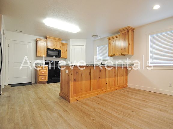 5th image of 482 N 2650 W #9