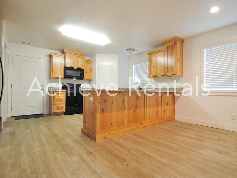 482 N 2650 W #9 — Photo 5
