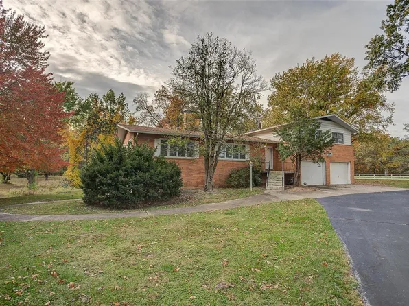 18 Country Ln, Hillsboro, IL 62049