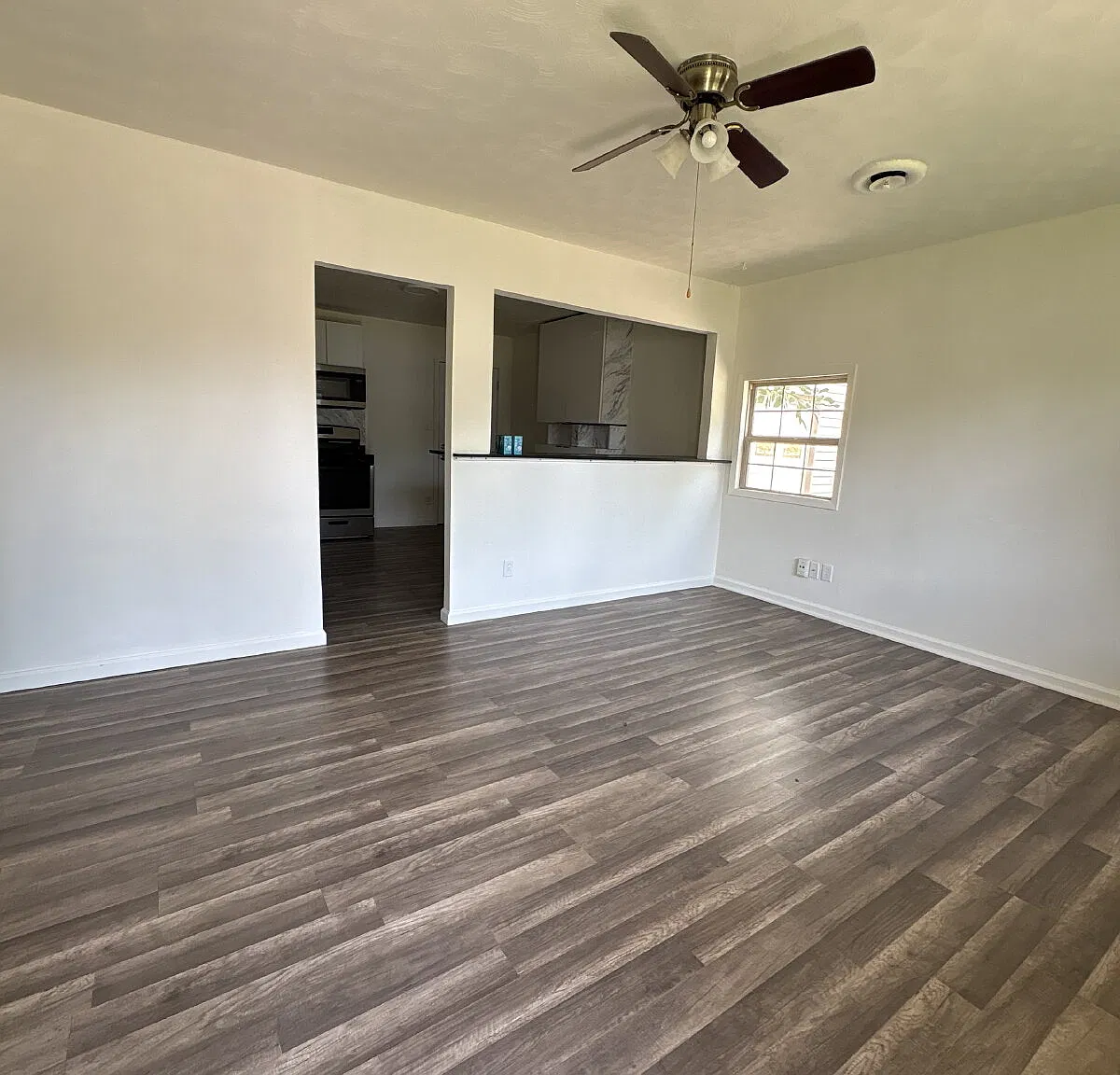 3 bed, 1.0 bath, 860 sqft, $1,400 — Photo 1