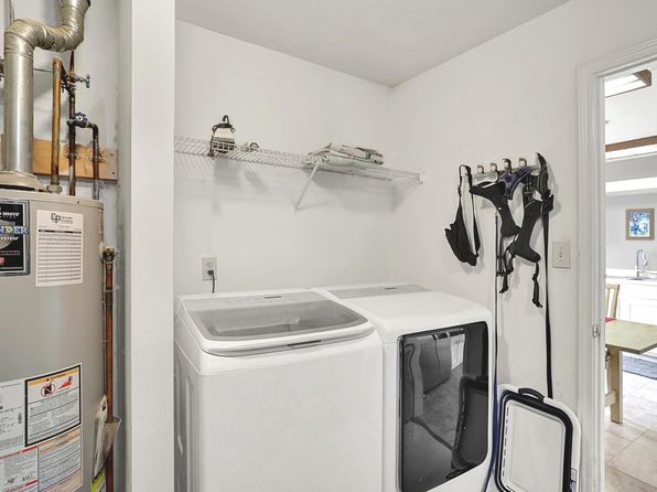9243 Crossing Dr, Fishers, IN 46037