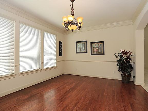 3rd image of 102 Watercress Cir