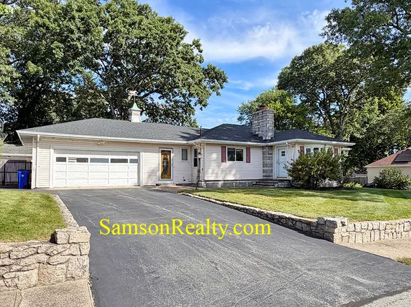 33 Russell Ave, Attleboro, MA 02703