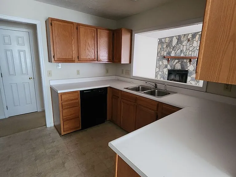 6605 Omni Ct — Photo 8