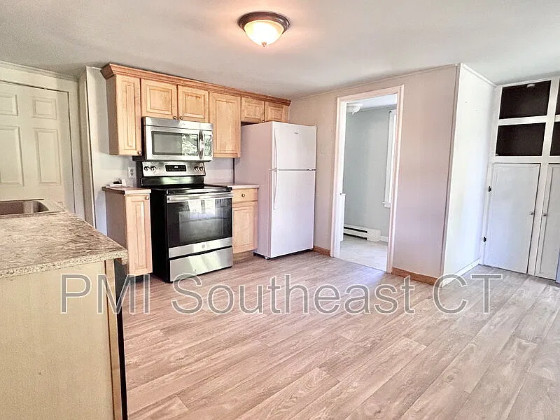 3 bed, 1.0 bath, 1162 sqft, $1,800 — Photo 3